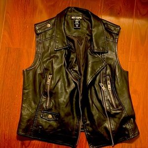 Sleeveless leather jacket
